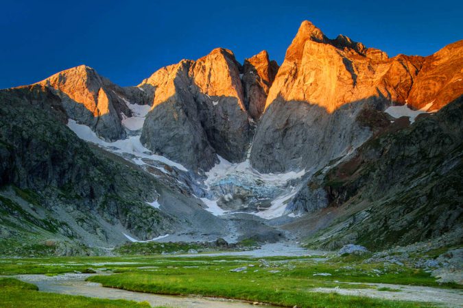 vignemale gavarnie ascension guide pyrenees